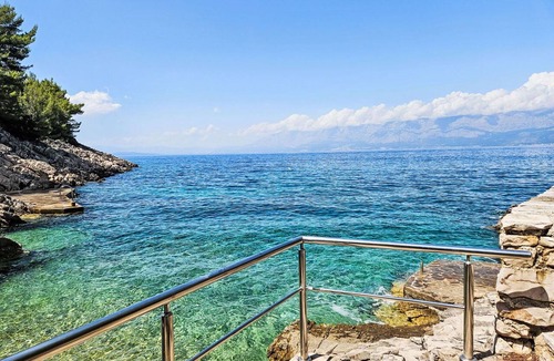 Bogomolje Apartment | Lovely apartment for 4 guests with WIFI, A/C, TV and terrace
