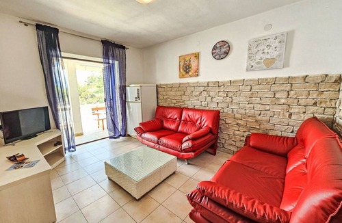 Bogomolje Apartment | Lovely apartment for 11 people with WIFI, TV and terrace