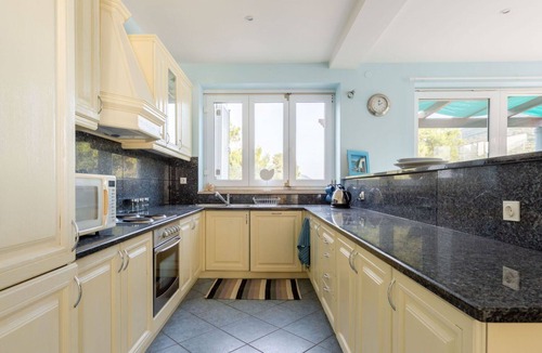 Mali Ston Apartment | Lovely apartment for 8 guests with A/C, hot tub, WIFI, TV and terrace