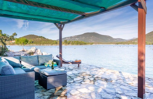 Mali Ston Apartment | Lovely apartment for 8 guests with A/C, hot tub, WIFI, TV and terrace