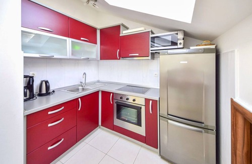 Blace Apartment | Lovely apartment for 4 people with WIFI, A/C, TV, balcony and pets allowed
