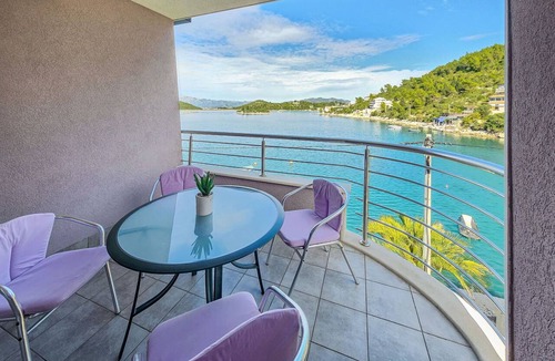 Blace Apartment | Lovely apartment for 4 people with WIFI, A/C, TV, balcony and pets allowed