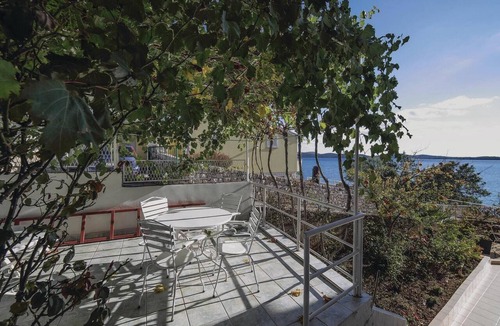 Brodarica Apartment | Lovely apartment in Brodarica with WiFi