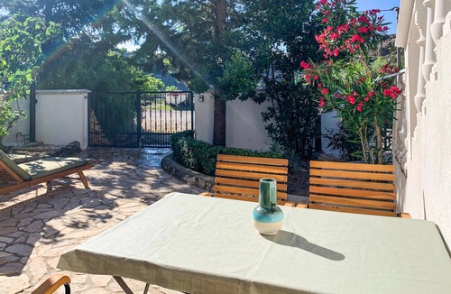 Cesarica Apartment | Lovely apartment in Cesarica with WiFi