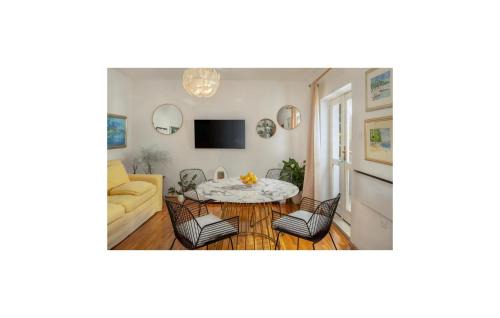 Bidol Apartment | Lovely Apartment In Makarska