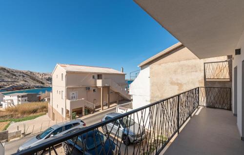 Metajna Apartment | Lovely Apartment In Metajna With House Sea View