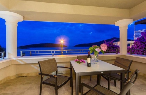 Molunat Apartment | Lovely apartment in Molunat with WiFi