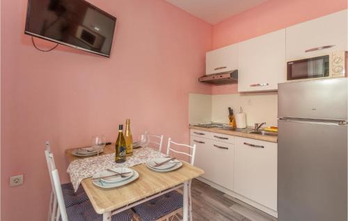 Opric Apartment | Lovely Apartment In Opric With Wifi