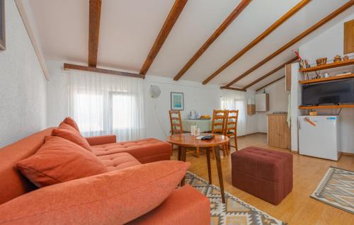 Potocnica Apartment | Lovely Apartment In Potocnica With Wifi