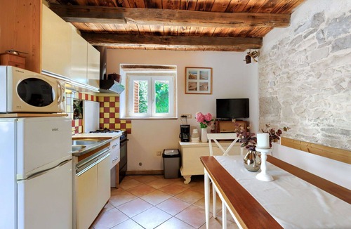 Kastelir House | Lovely apartment in villa for 3 people with A/C, pool, WIFI, TV, terrace and pets allowed