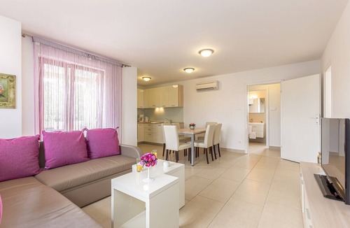 Vantacici Apartment | Lovely apartment Mike 1 in villa surrounded by greenery on Krk