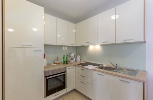 Vantacici Apartment | Lovely apartment Mike 1 in villa surrounded by greenery on Krk