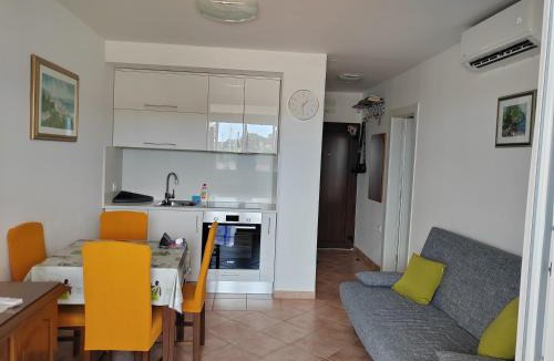 Cervar Porat Apartment | Lovely apartment near the beach with a sea view