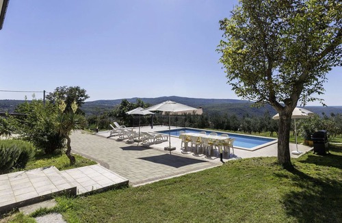 Topid Apartment | Lovely apartment with private pool, A/C, WIFI, TV, terrace, pets allowed and panoramic view