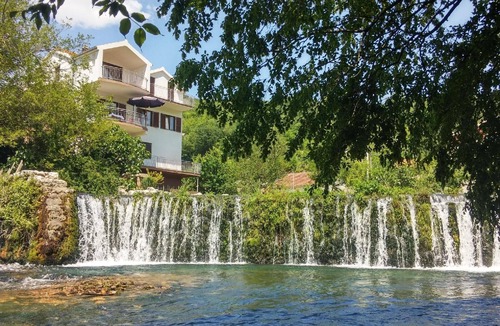 Trilj House | Lovely Holiday House in Grab with Private Parking and Mountain View