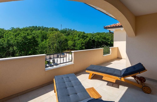 Sveti Vid Dobrinjski House | Lovely home in Sveti VidDobrinjski with WiFi