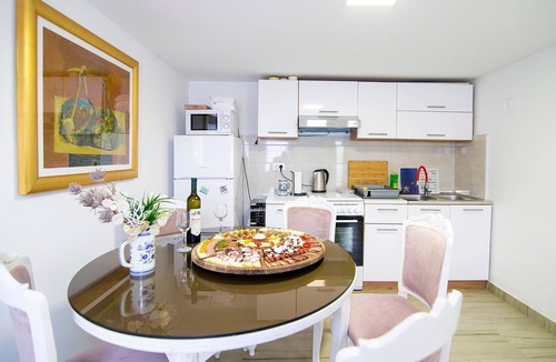 Bizovac House | Lovely home in Bizovac with sauna