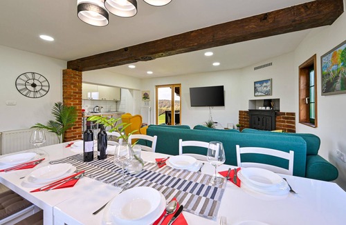 Konjscina House | Lovely home in Bocadir with WiFi
