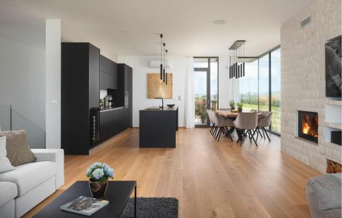Brtonigla House | Lovely Home In Brtonigla With Sauna