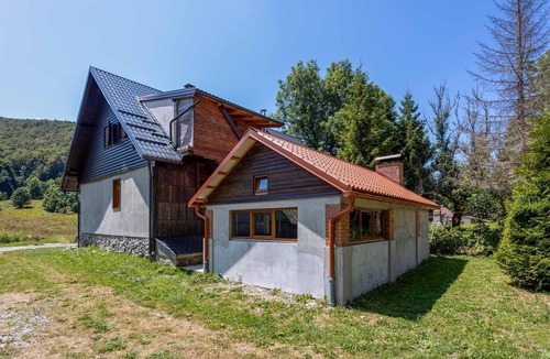 Begovo Razdolje House | Lovely home in Begovo Razdolje with WiFi
