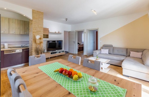 Loborika House | Lovely home in Marcana