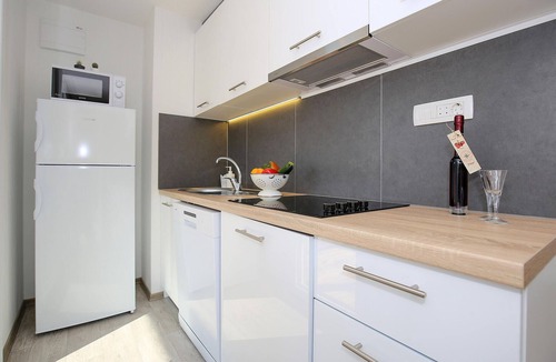 Murter House | Lovely home in Murter with kitchen