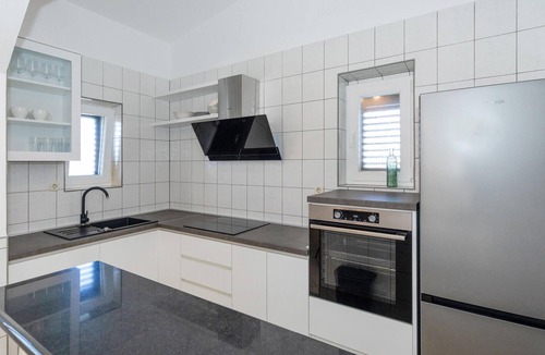 Opuzen House | Lovely home in Opuzen with outdoor swimming pool