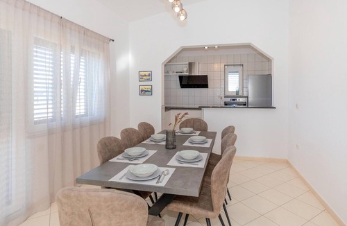 Opuzen House | Lovely home in Opuzen with outdoor swimming pool