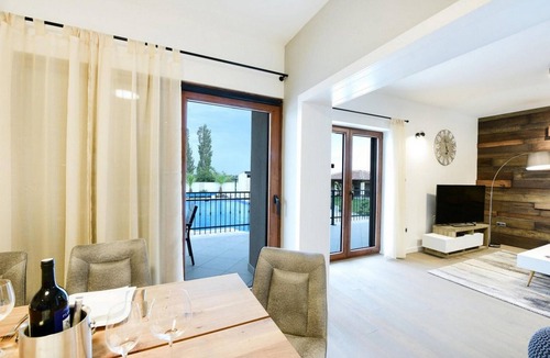 Lovinac House | Lovely home in Policnik with sauna