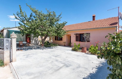 Sikici House | Lovely home in Sikici with WiFi