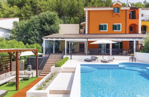 Skradin House | Lovely home in Skradin with sauna