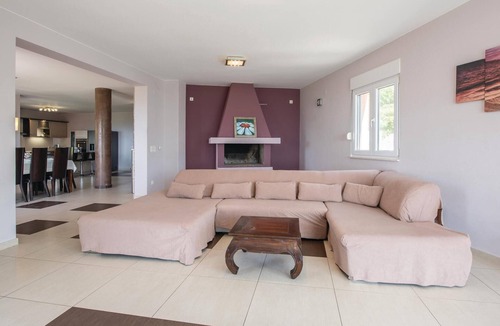 Klis House | Lovely home in Solin with sauna