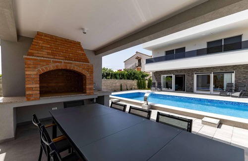 Sukosan House | Lovely home in Sukosan