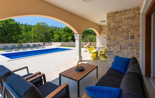 Sveti Vid Dobrinjski House | Lovely Home In Sveti Viddobrinjski With Wifi