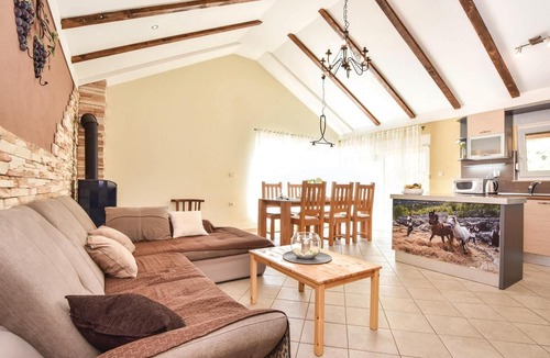 Trilj House | Lovely home in Vojnic Sinjski with sauna