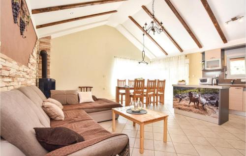Trilj House | Lovely Home In Vojnic Sinjski With Sauna