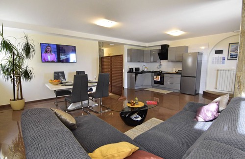 Savudrija Apartment | Lovely new apartment with terrace Aeneas 1