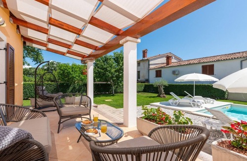 Fiorini Villa | Lovely Villa Dora with a swimming pool