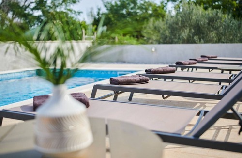 Fiorini Villa | Lovely Villa Leon with a swimming pool
