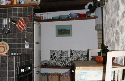 Betina House | Lovingly renovated stone house with courtyard & brick barbecue area
