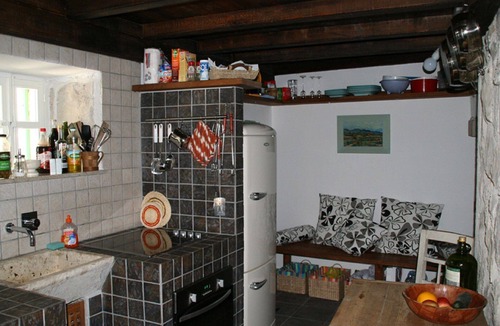 Betina House | Lovingly renovated stone house with courtyard & brick barbecue area