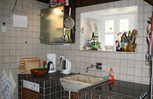Betina House | Lovingly renovated stone house with courtyard & brick barbecue area