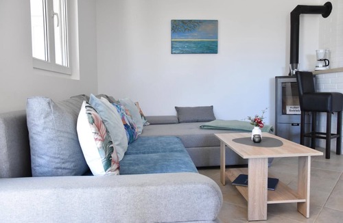 Razanj House | Luger holiday flat with conservatory and terrace