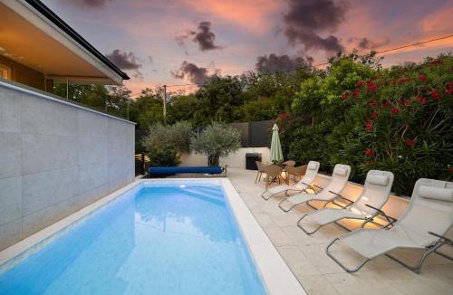 Soline Apartment | Lulani Soline Pool Apartment