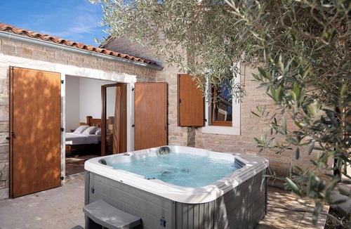 Pazin Villa | LUX CASA HISTRIA I - with heated swimming pool & jacuzzi