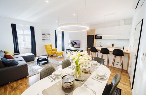 Donji Grad Apartment | Lux Home