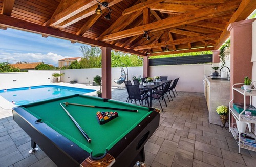 Zaton Apartment | Lux4 bedroom with heated pool for 6 or 8 people