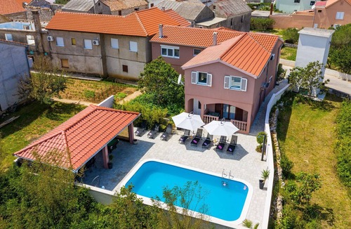 Zaton Apartment | Lux4 bedroom with heated pool for 6 or 8 people