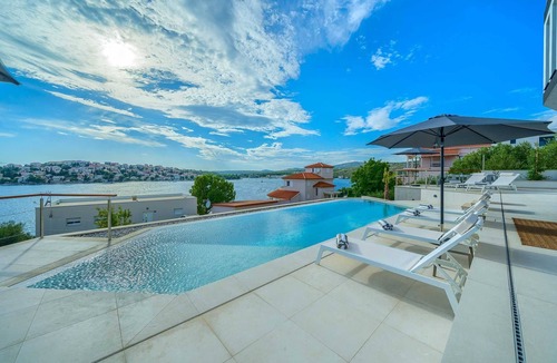 Podglavica Villa | Luxurious 5-BR Villa for 10 with Panoramic Views and Heated Pool