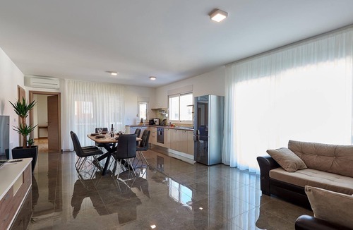 Arbanija Apartment | Luxurious four star residence Voyage with pool, sauna and gym - EOS-CROATIA